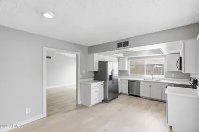 4625 N 75th Lane, Phoenix, AZ 85033 - Photo 4