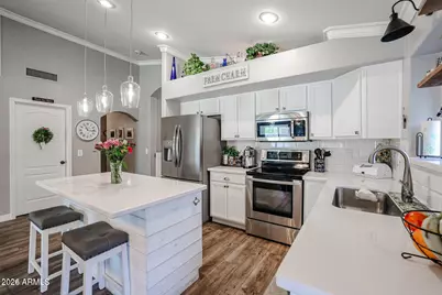 10405 W Patrick Lane, Peoria, AZ 85383 - Photo 4