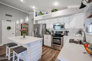 10405 W Patrick Ln, Peoria, AZ 85383 - Photo 4