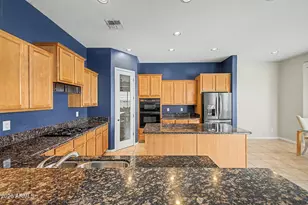 1902 E Desert Ln, Phoenix, AZ 85042 - Photo 16