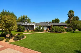 334 E Glenn Dr, Phoenix, AZ 85020 - Photo 2