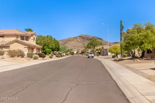 1211 E Desert Flower Ln, Phoenix, AZ 85048 - Photo 4