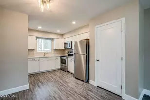 318 E Vine Cir, Mesa, AZ 85210 - Photo 4