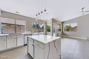 2243 E Robin Ln, Phoenix, AZ 85024 - Photo 12
