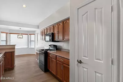 9001 S 7th Drive, Phoenix, AZ 85041 - Photo 6
