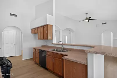 9001 S 7th Drive, Phoenix, AZ 85041 - Photo 8