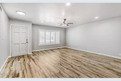 4932 W Mercer Lane, Glendale, AZ 85304 - Photo 2