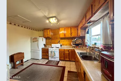 901 N Prairie Avenue, Winslow, AZ 86047 - Photo 2