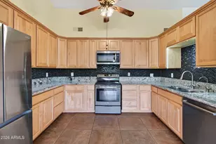 10859 W Cochero Ct, Casa Grande, AZ 85194 - Photo 4