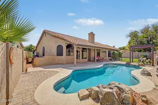233 N Cottonwood Dr, Gilbert, AZ 85234 - Photo 1