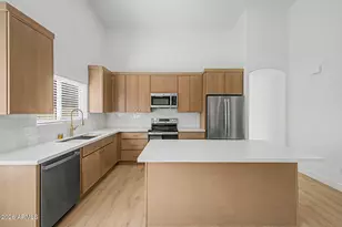 5027 E Vaughn Dr, Phoenix, AZ 85044 - Photo 4