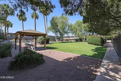 1111 E Turney Avenue #27, Phoenix, AZ 85014 - Photo 2