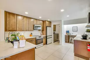 7741 N Via Camello Del Sur St, Scottsdale, AZ 85258 - Photo 10