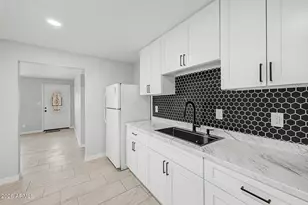 6753 W Palm Ln, Phoenix, AZ 85035 - Photo 10