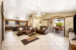102 W Morrow Dr, Phoenix, AZ 85027 - Photo 4