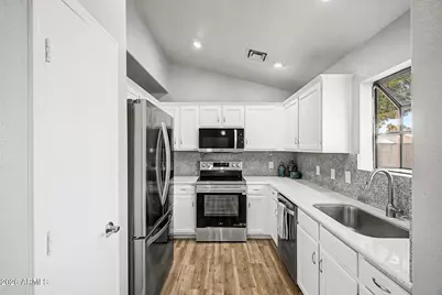 4407 E Amberwood Drive, Phoenix, AZ 85048 - Photo 2