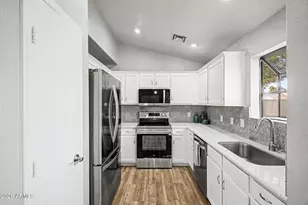 4407 E Amberwood Dr, Phoenix, AZ 85048 - Photo 2