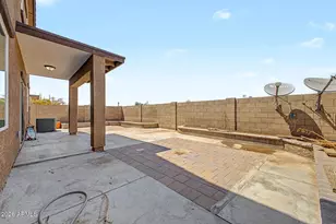 7424 W Wolf St, Phoenix, AZ 85033 - Photo 18
