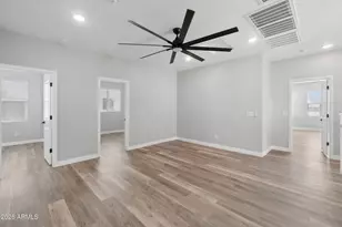 10220 N 49th Ave, Glendale, AZ 85302 - Photo 26