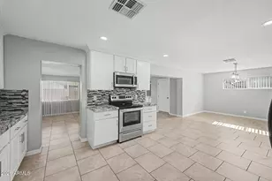 2917 W Aster Dr, Phoenix, AZ 85029 - Photo 12