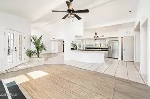 11847 N Bancroft Dr, Phoenix, AZ 85028 - Photo 2