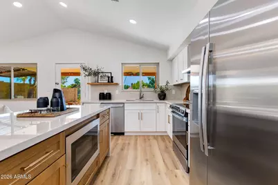 141 S Lakeview Boulevard, Chandler, AZ 85225 - Photo 6
