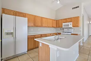 10225 N 94th Ln, Peoria, AZ 85345 - Photo 6