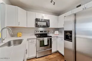 1025 E Highland Ave, Phoenix, AZ 85014 - Photo 4