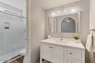 1025 E Highland Ave, Phoenix, AZ 85014 - Photo 10