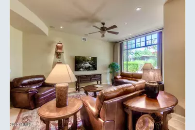 8 Biltmore Estate #112, Phoenix, AZ 85016 - Photo 2