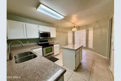 4239 E Cassia Way, Phoenix, AZ 85044 - Photo 4