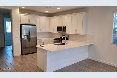 73 E Capricorn Way, Chandler, AZ 85249 - Photo 2