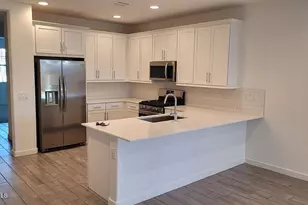 73 E Capricorn Way, Chandler, AZ 85249 - Photo 2