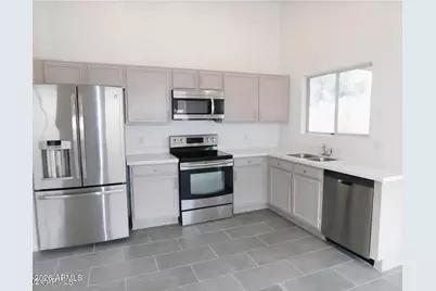 2874 W Muriel Drive, Phoenix, AZ 85053 - Photo 2