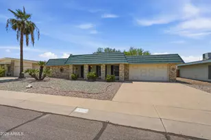 10709 W Mimosa Dr, Sun City, AZ 85373 - Photo 2