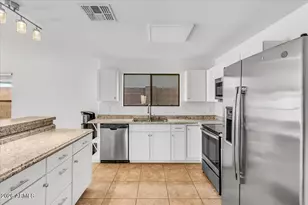 218 E Milada Dr, Phoenix, AZ 85042 - Photo 8