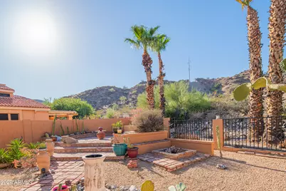 1054 E Shangri La Road, Phoenix, AZ 85020 - Photo 24