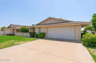 10715 W Clair Dr, Sun City, AZ 85351 - Photo 2