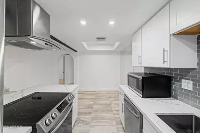 7557 N Dreamy Draw Drive #223, Phoenix, AZ 85020 - Photo 10