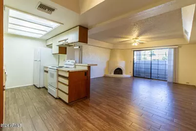 7557 N Dreamy Draw Drive #101, Phoenix, AZ 85020 - Photo 2