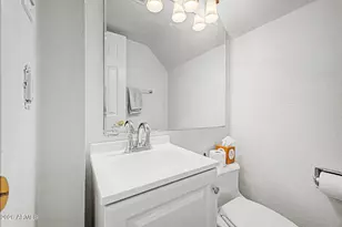 2233 E Highland Ave, Phoenix, AZ 85016 - Photo 8