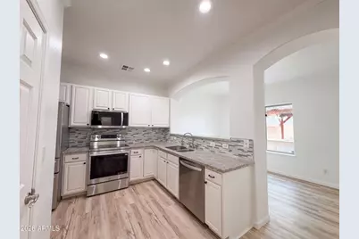 5641 S 10th Drive, Phoenix, AZ 85041 - Photo 2