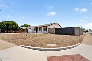 1414 N Rowen Cir, Mesa, AZ 85207 - Photo 2