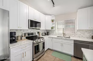13457 W Watson Ln, Surprise, AZ 85379 - Photo 8