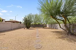 2111 E Paradise Ln, Phoenix, AZ 85022 - Photo 28
