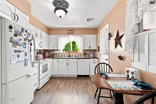 10466 W Mountain View Rd, Sun City, AZ 85351 - Photo 4