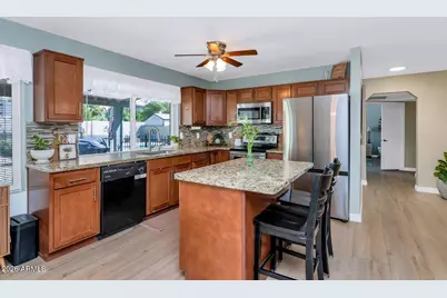 6038 W Desert Hills Drive, Glendale, AZ 85304 - Photo 8