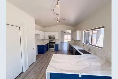 3428 W Via Del Sol Drive, Phoenix, AZ 85027 - Photo 2