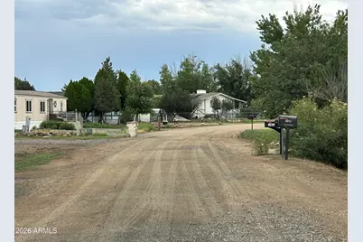18318 S Frontier Road #328, Peeples Valley, AZ 86332 - Photo 2