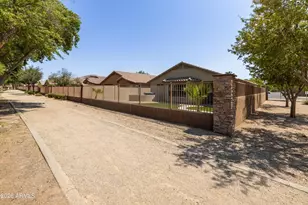 3226 W Alta Vista Rd, Phoenix, AZ 85041 - Photo 28